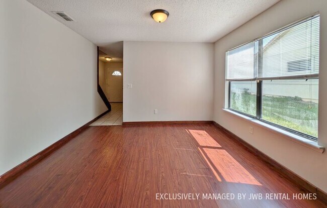 Building Photo - 7112 Fort Caroline Hills Dr