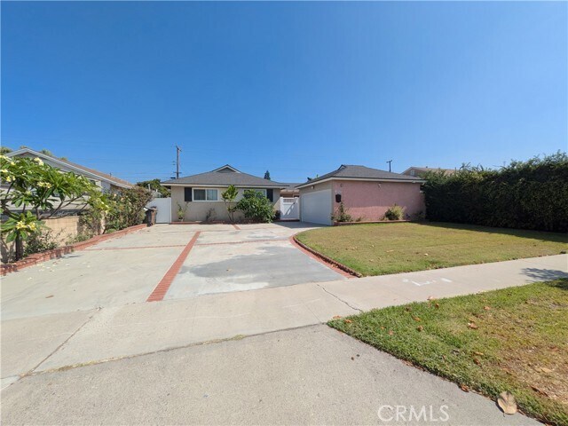 Building Photo - 1317 W Baker Ave