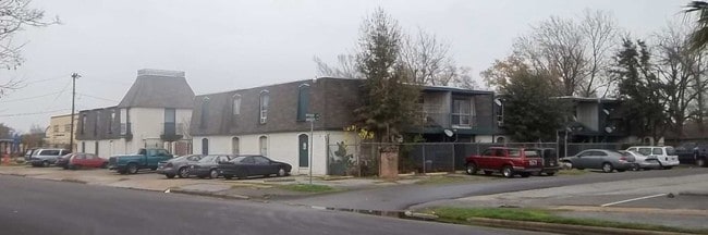 Murriburr Oaks Apartments - 6215 Tierwester St