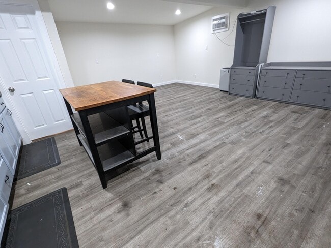 Building Photo - 728 Stepney Pl