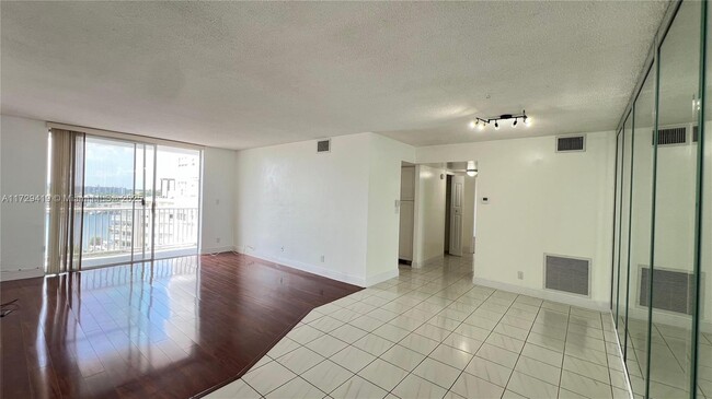 Foto del edificio - 137 Golden Isles Dr