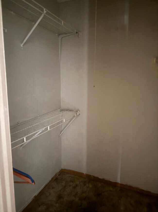 Foto del edificio - 323 Sherborne Ln