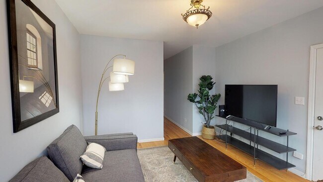 Building Photo - Room in 4 Bedroom Home at 1246 W Ohio St