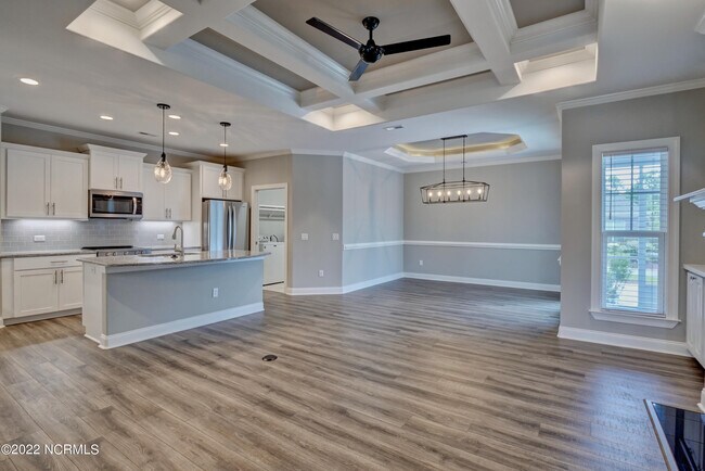 Building Photo - 8450 Oak Abbey Trail NE