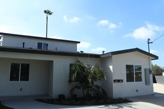 Building Photo - 5321 E Falls View Dr