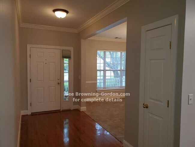 Foto del edificio - Four Bedroom, 3 bath House in Brentwood Ch...