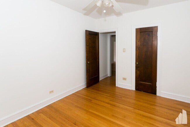 Building Photo - 4028 N Paulina St