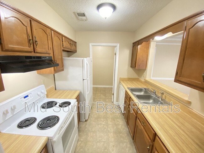 Building Photo - 5798 Plum Valley Dr