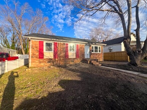 Building Photo - 329 Summit St