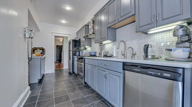 Building Photo - 1322 Randolph St NE