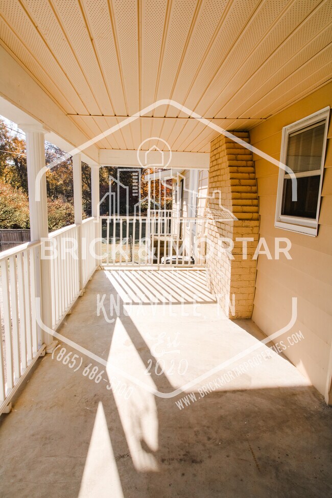 Foto del edificio - 2222 Woodrow Dr