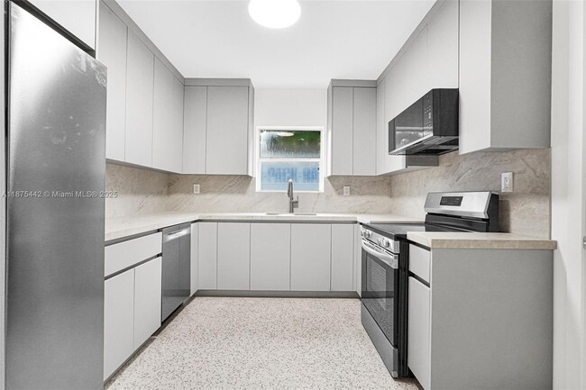 Foto del edificio - 341 NW 43rd St