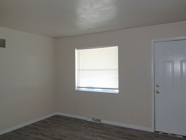 Building Photo - 1100 Arrowhead Dr