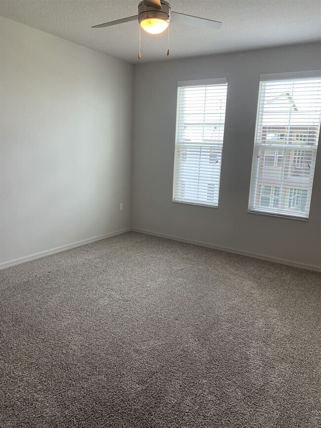 Building Photo - 5051 Lakewalk Dr