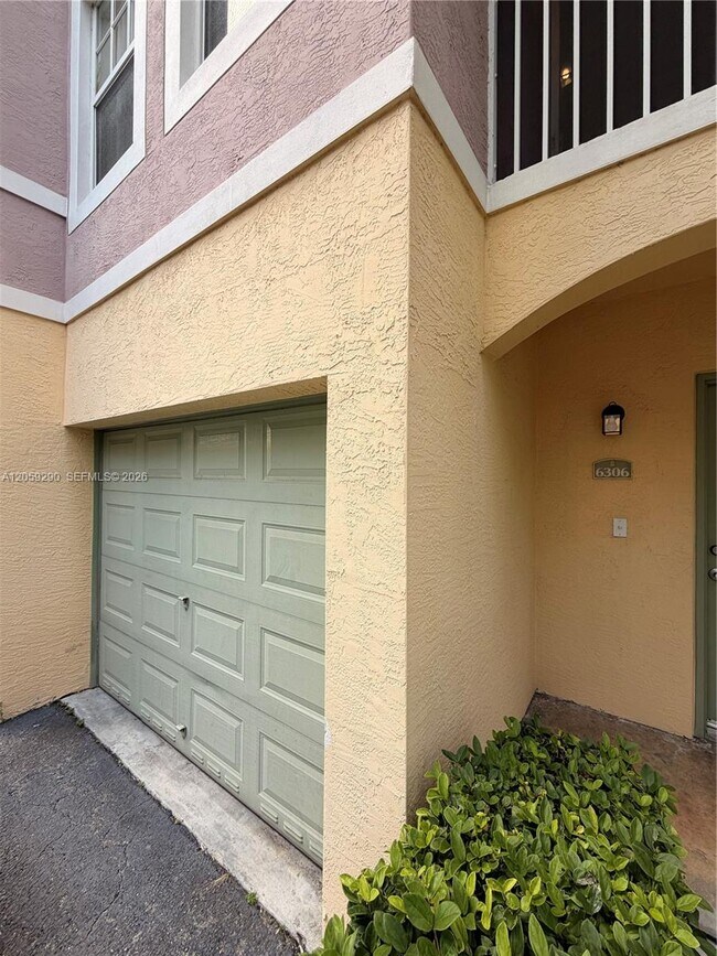 Foto del edificio - 6306 W Sample Rd
