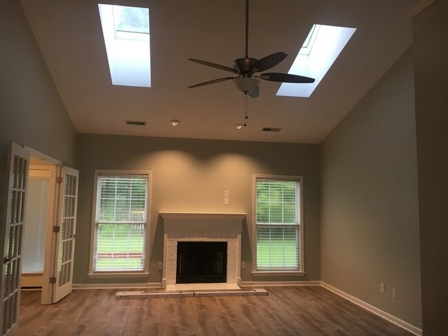 Foto del edificio - 5232 Woods Edge Rd