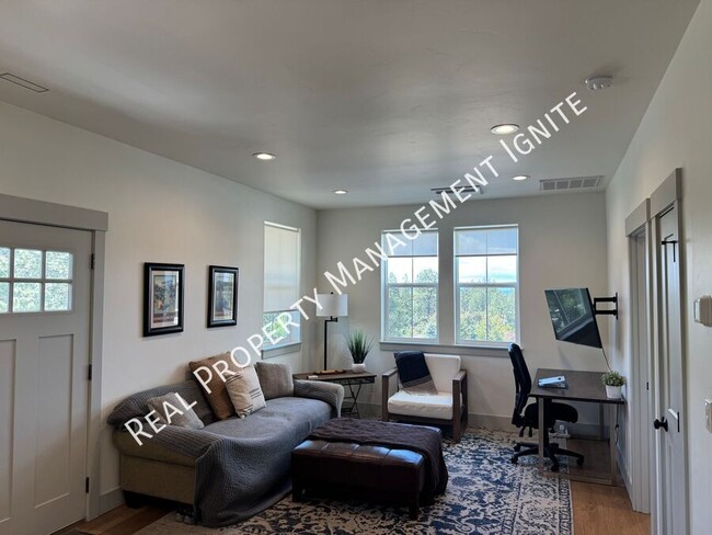 Building Photo - 62677 NW Mehama Ct