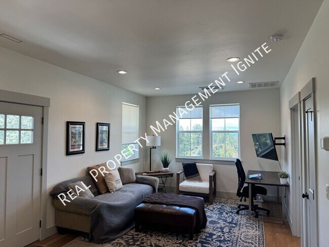 Foto del edificio - 62677 NW Mehama Ct