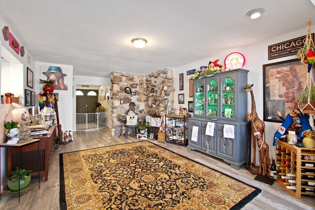 Foto del edificio - 1545 E 21st St