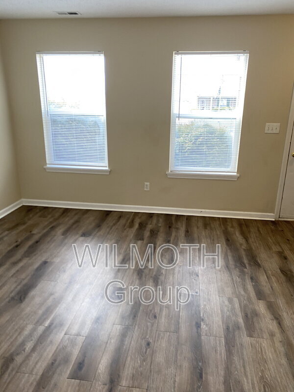 Foto del edificio - 2265 Valley Creek E Ln