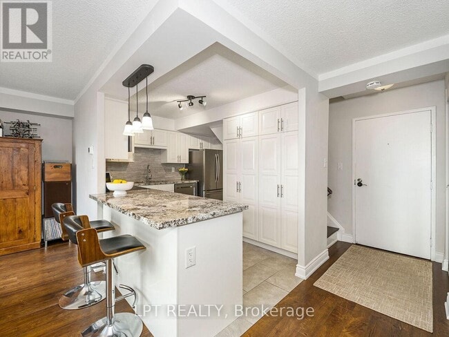 Building Photo - 1300 Marlborough Ct