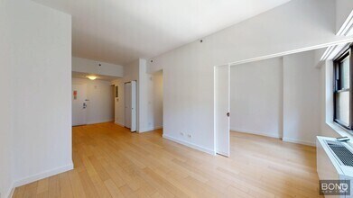 Building Photo - 222 E 39th St