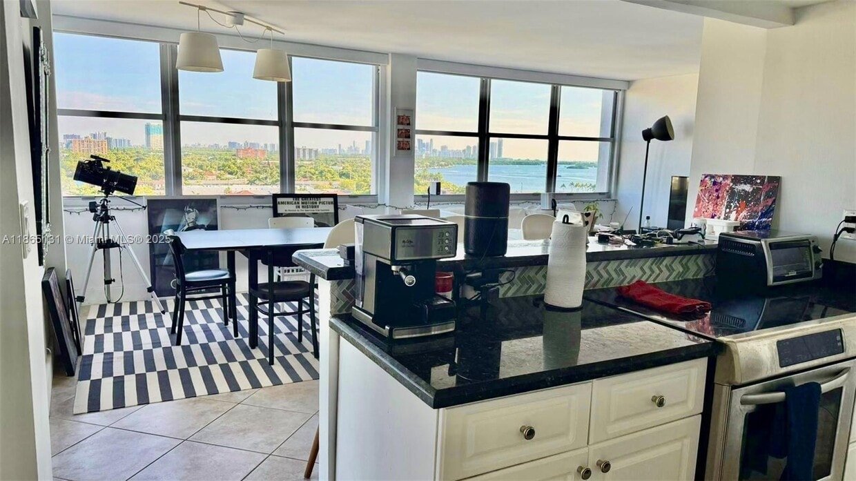 Foto principal - 11930 N Bayshore Dr