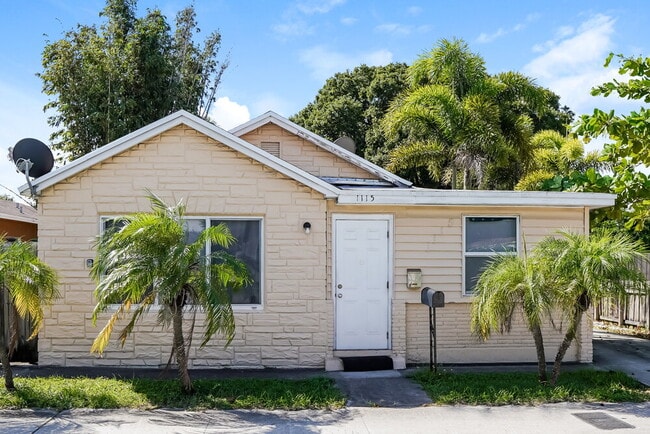 Building Photo - 1115 N Andrews Ave