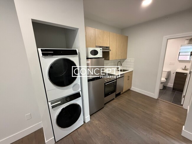 Building Photo - 270 Newbury St