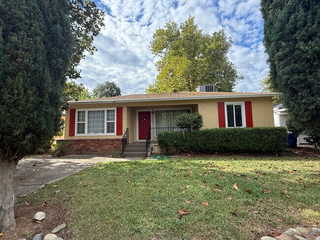 Foto del edificio - 3-bedroom, 2-bathroom home located in the desirable Garden Tract Subdivision