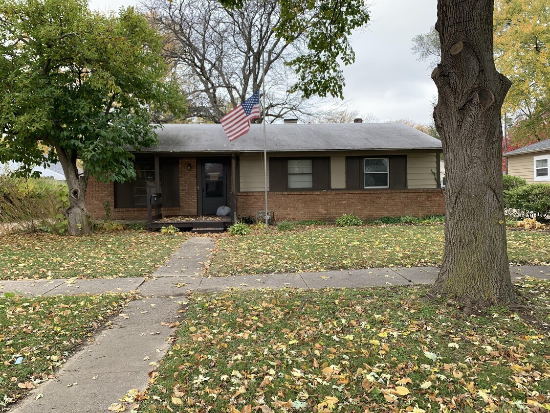 6140 Elm Ave, Loves Park, IL 61111 House Rental in Loves Park, IL