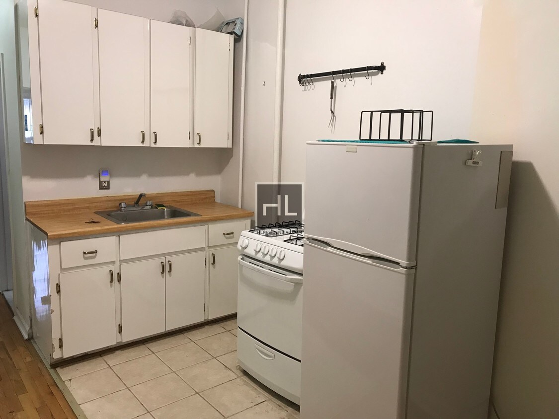 Primary Photo - 298 15th st 2L