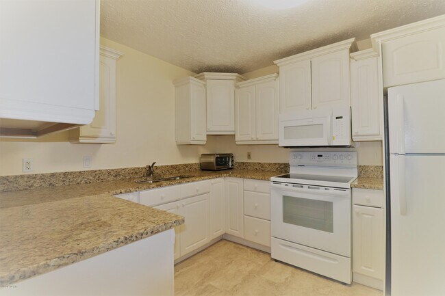 Building Photo - 2119 Bourget Dr