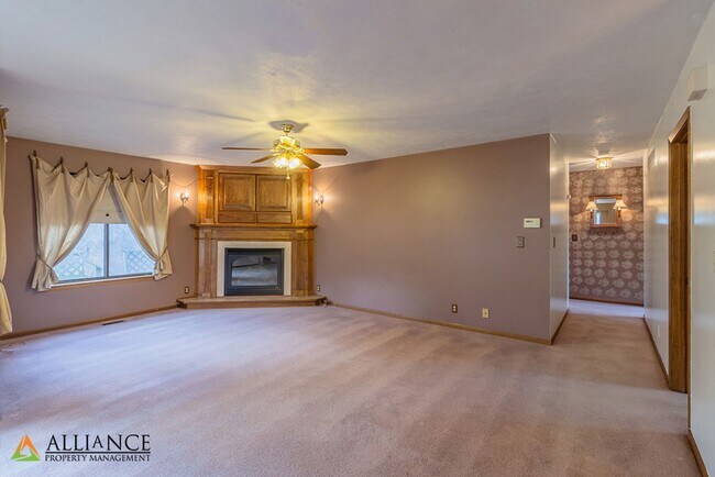 Building Photo - 360° VIRTUAL TOUR ~ Amazing, Spacious Home...