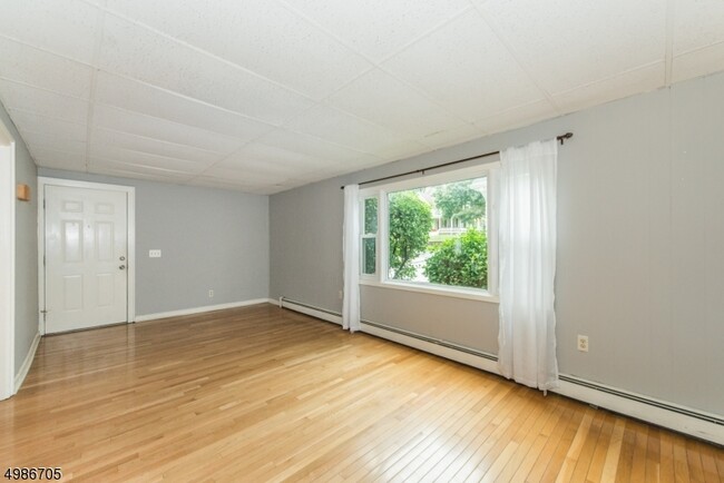 Building Photo - 461 Belleville Ave