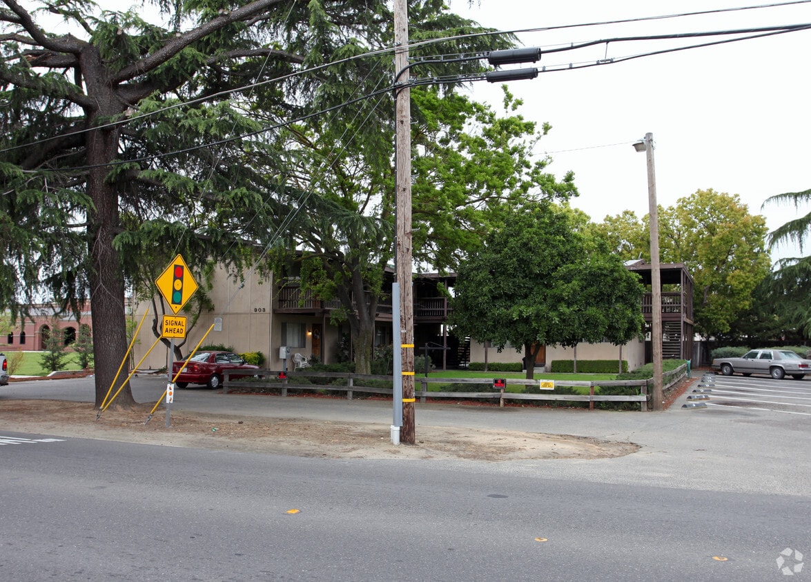 Primary Photo - 903 N Olive Ave