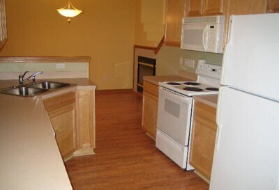 Foto del edificio - NEW PAINT AND CARPET! 3BR/2.5BA Townhouse ...