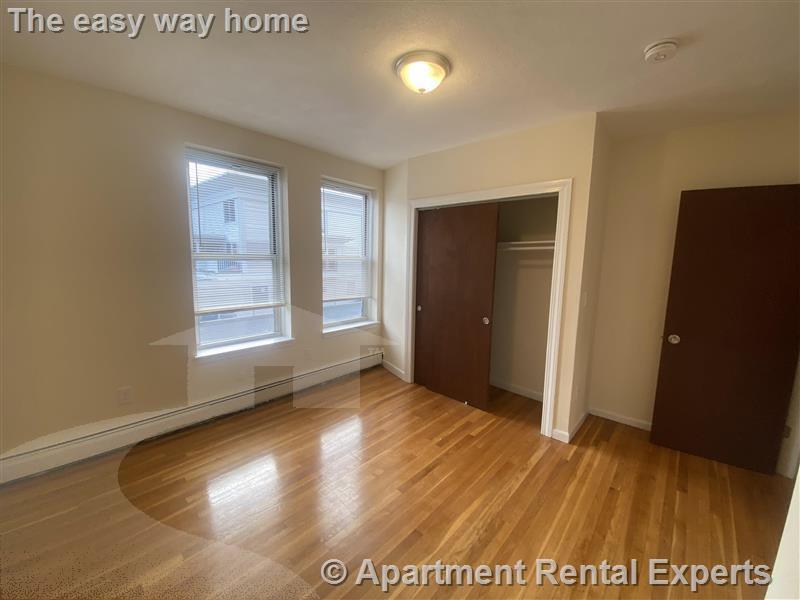Primary Photo - 176 N Beacon St