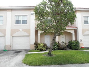 Building Photo - 912 Talia Cir