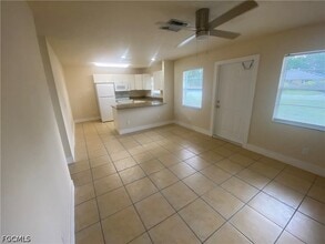 Building Photo - 2217-2219 Violet Dr