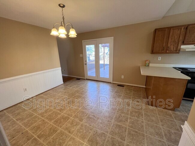 Foto del edificio - 9024 Arthur Ct