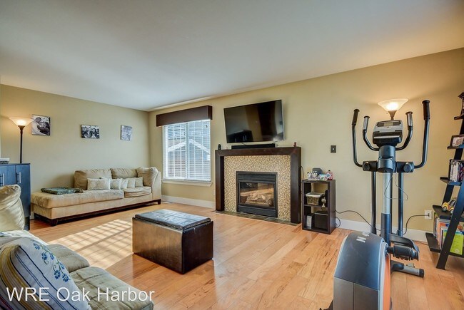 Building Photo - 3 br, 2.5 bath House - 910 SW Regency Drive