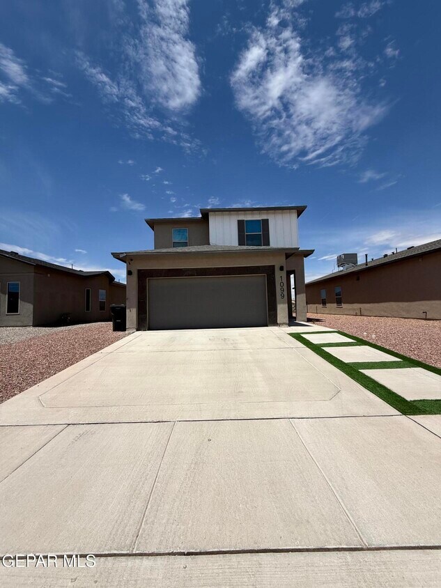 Foto principal - 1099 Sky River St