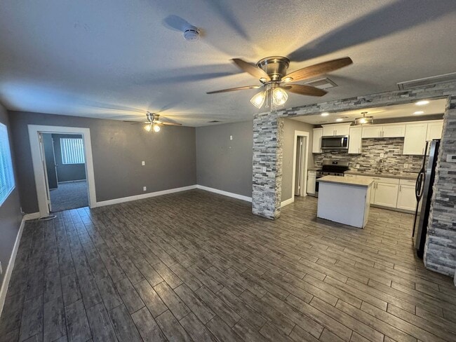 Foto del edificio - 2 Bedroom - 2 Bath - 1034 Sq. Ft. Duplex