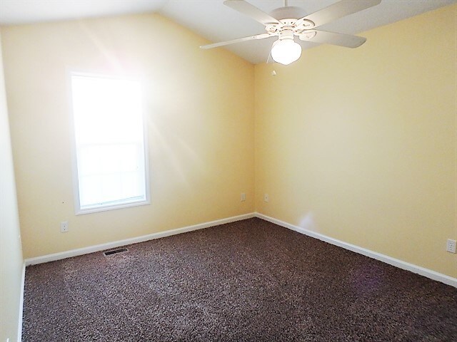Building Photo - 140 Clear Water Dr