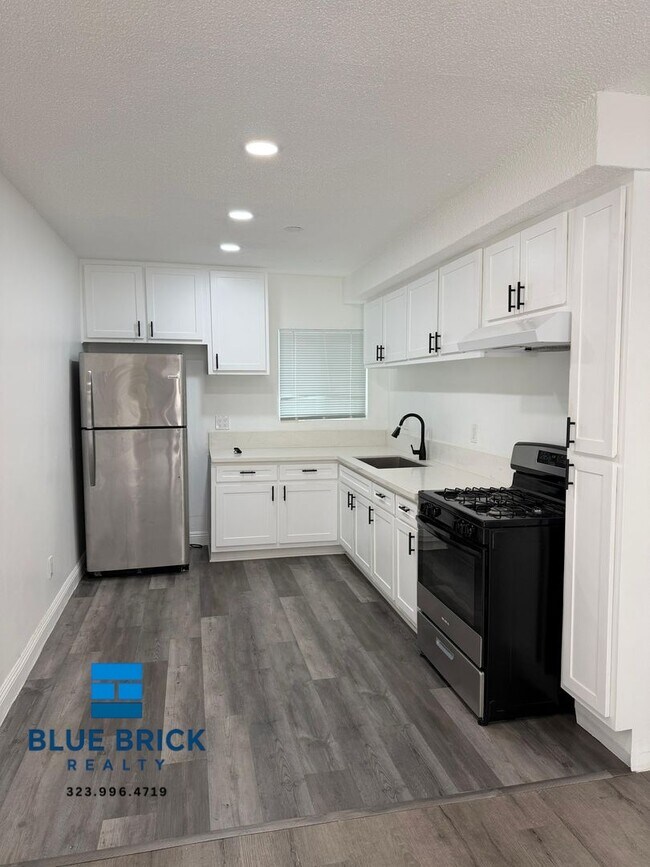 Foto del edificio - 5739 Halbrent Ave