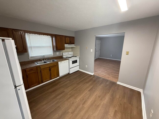 Foto del edificio - 327 Garden Park Dr