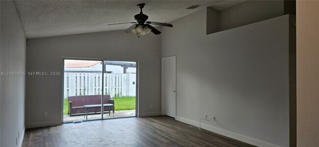 Foto del edificio - 17469 SW 22nd St