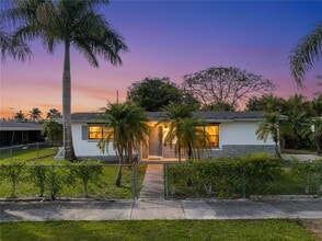 Building Photo - 1610 NW 9th Ct