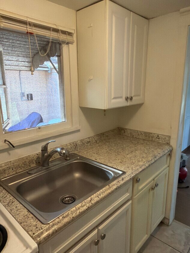 Building Photo - 209 Strawberry Ln